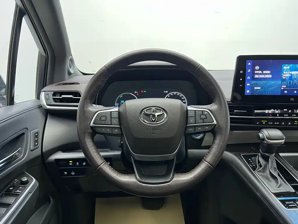 TOYOTA GRANVIA 2023
