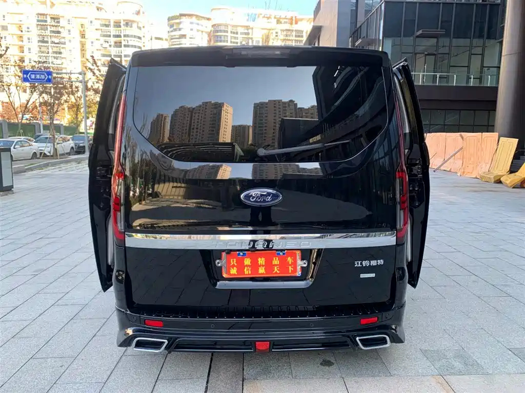 FORD TOUREO 2023