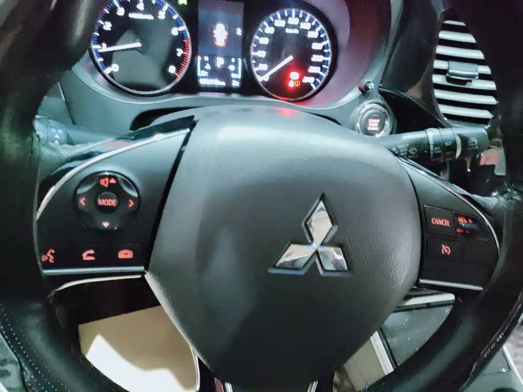 MITSUBISHI OUTLANDER 2019