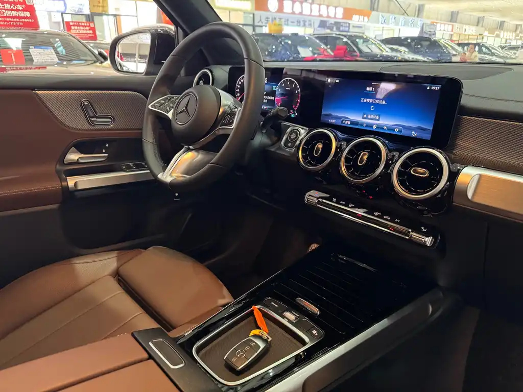 MERCEDES BENZ GLB 2024