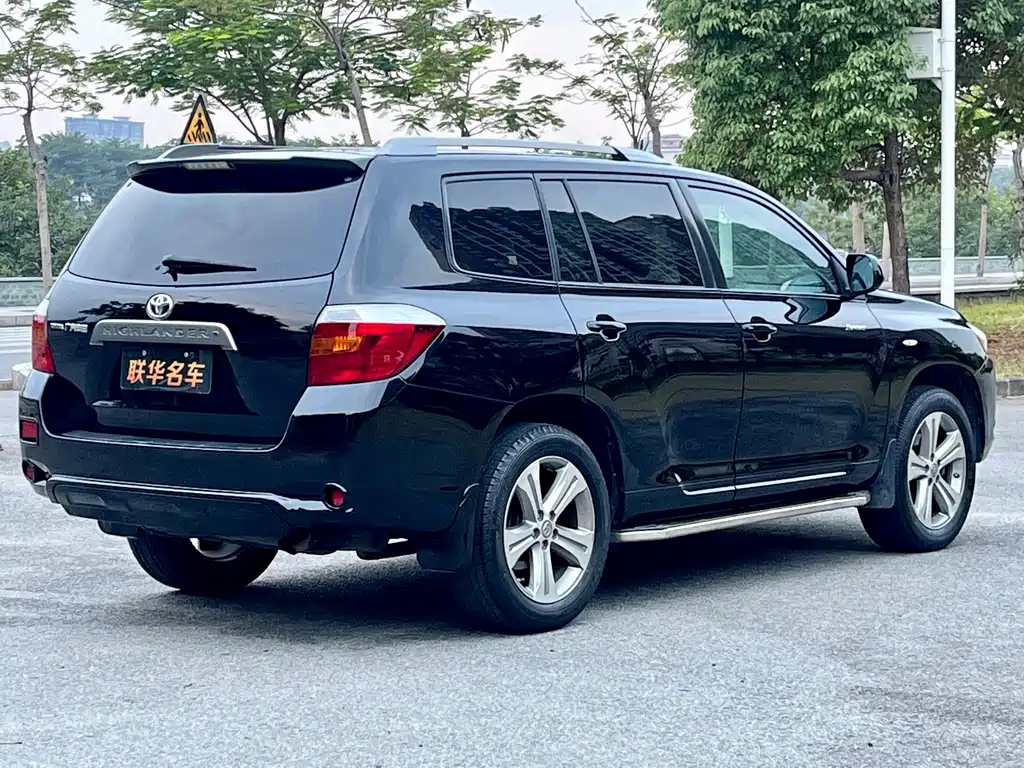 TOYOTA HIGHLANDER 2011