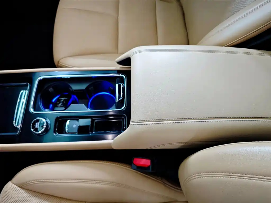 LINCOLN ADVENTURER 2020
