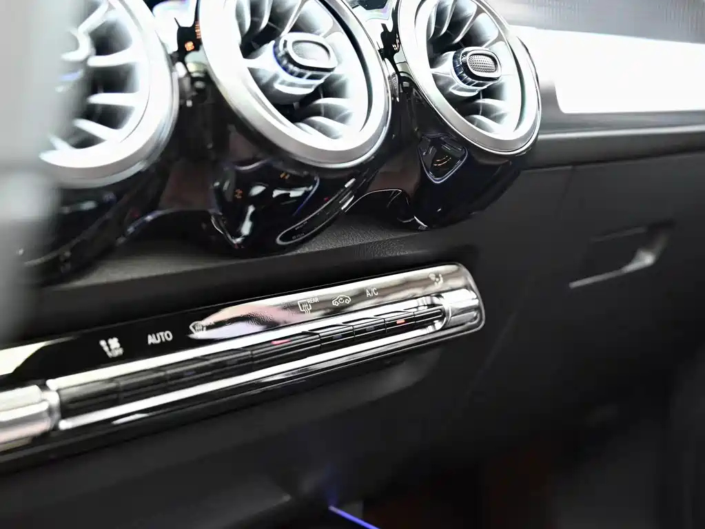 MERCEDES BENZ GLB 2022