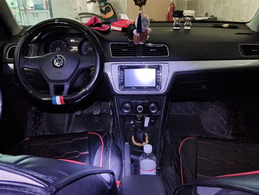 VOLKSWAGEN LAVIDA 2015