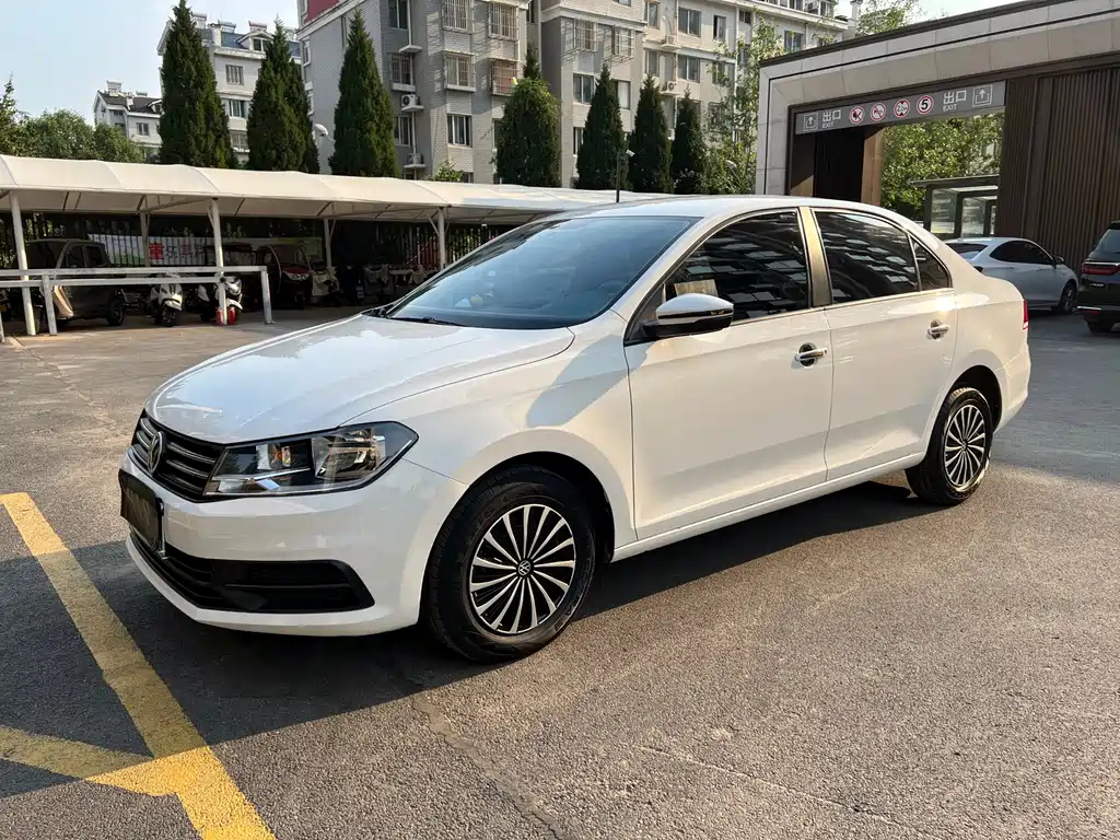 VOLKSWAGEN SANTANA 2019