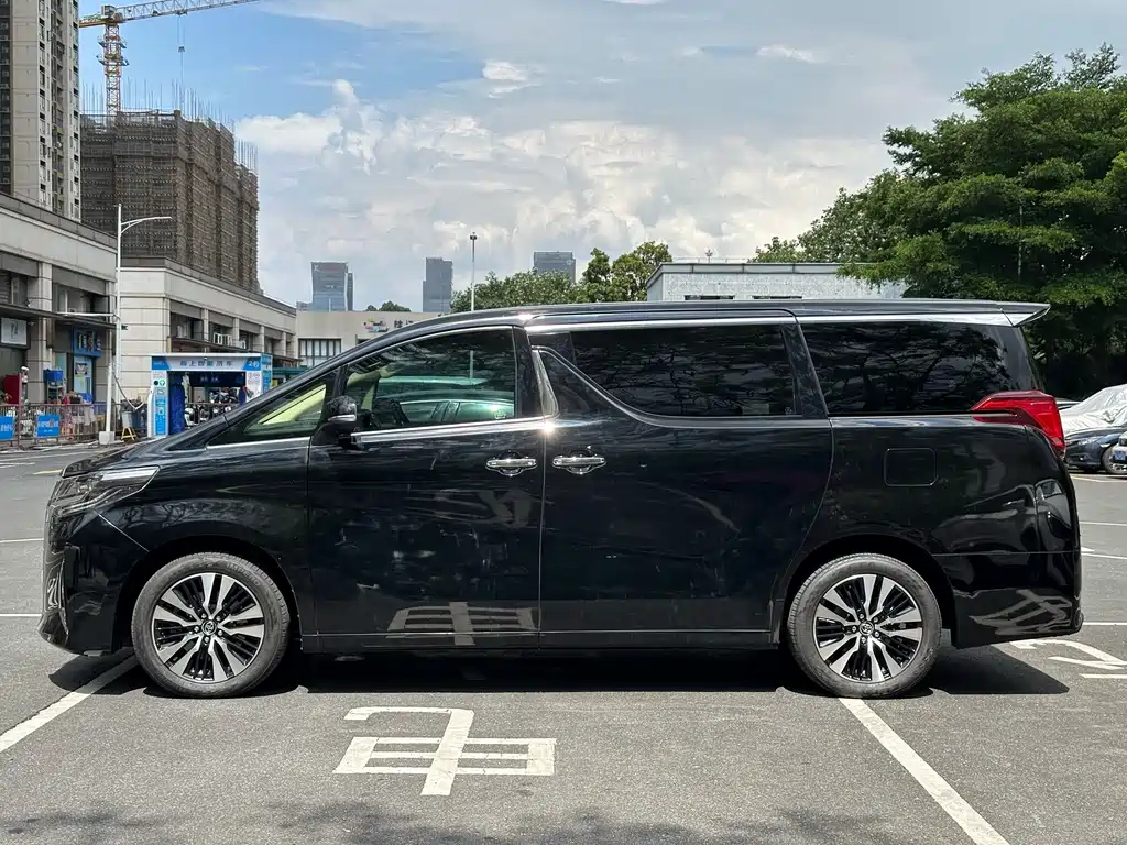 TOYOTA ALPHARD 2018
