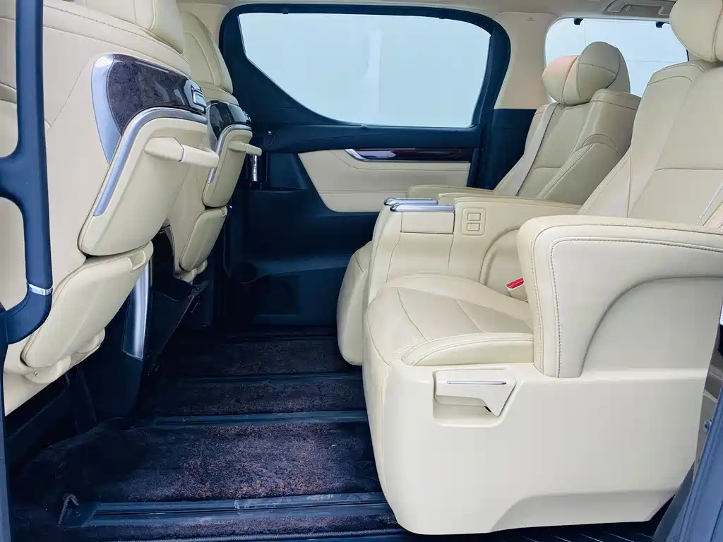 TOYOTA ALPHARD 2018