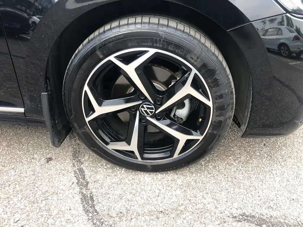 VOLKSWAGEN PASSAT 2024