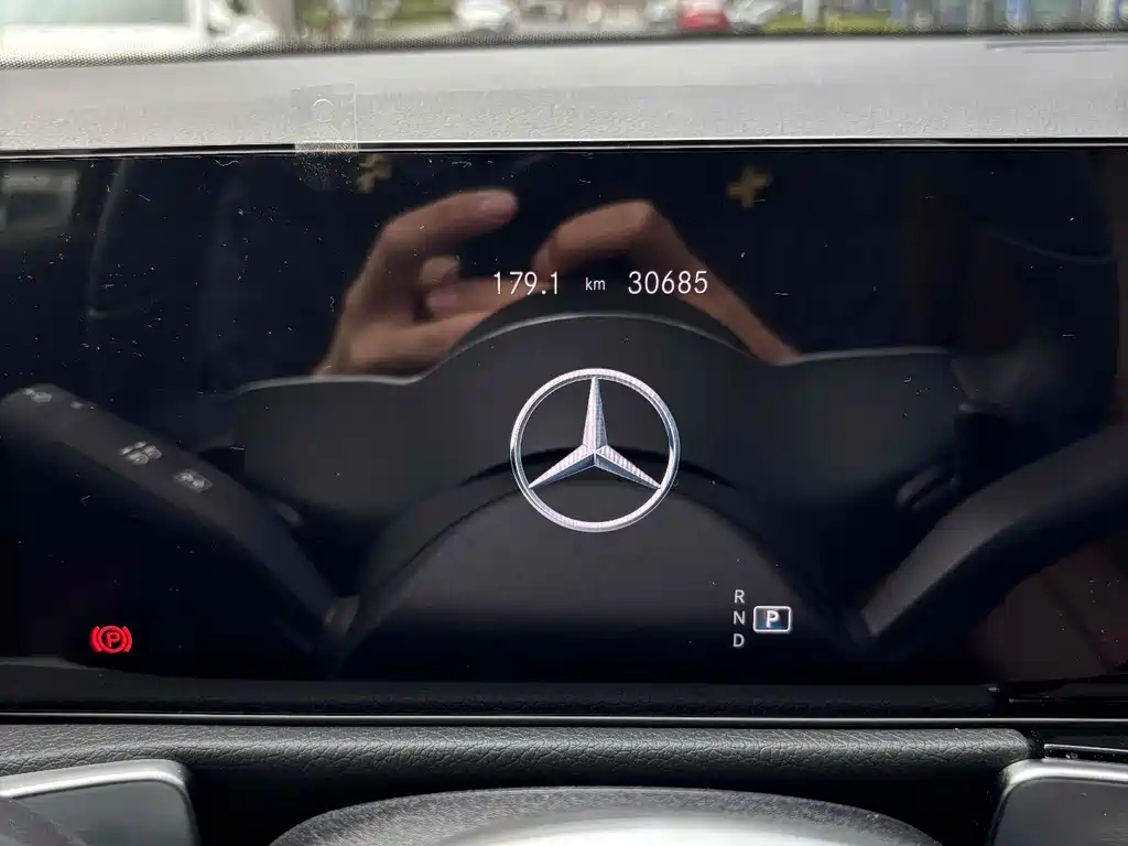 MERCEDES BENZ GLB 2023