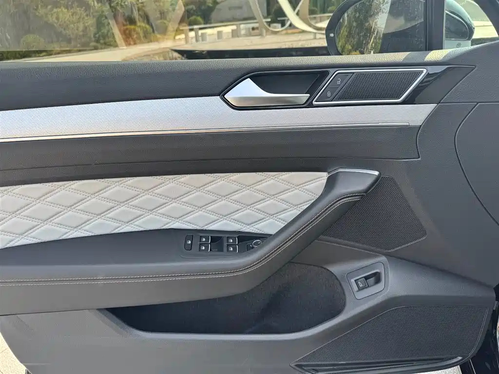 VOLKSWAGEN MAGOTAN 2023