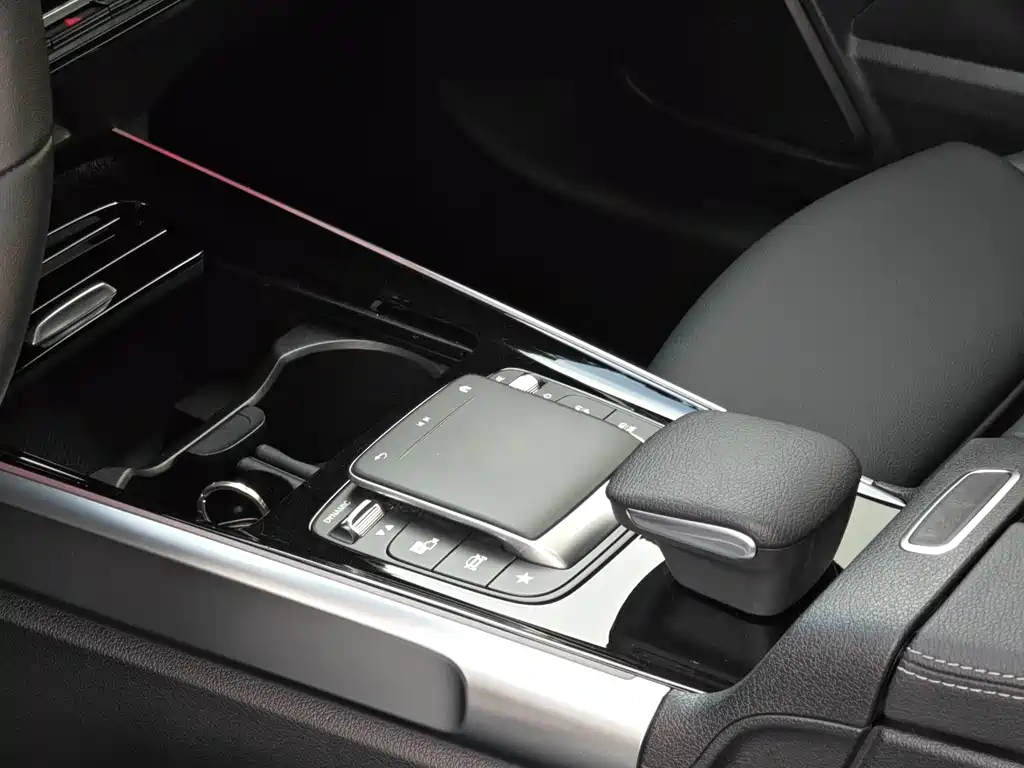 MERCEDES BENZ GLB 2021