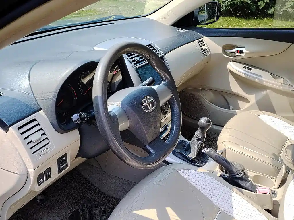 TOYOTA COROLLA 2013