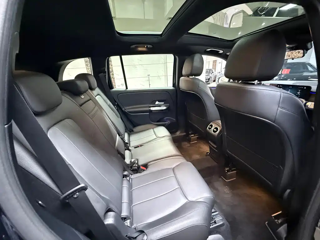 MERCEDES BENZ GLB 2023