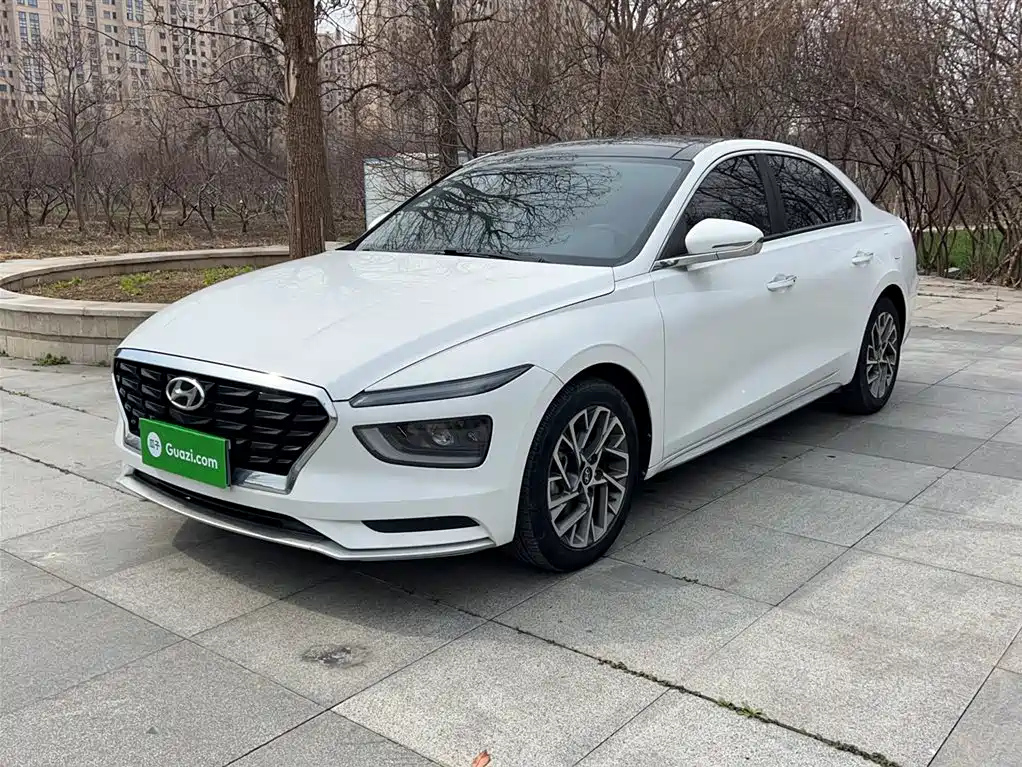 HYUNDAI MISTRA