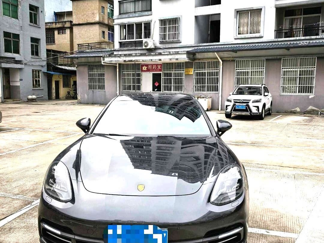 PORSCHE PANAMERA