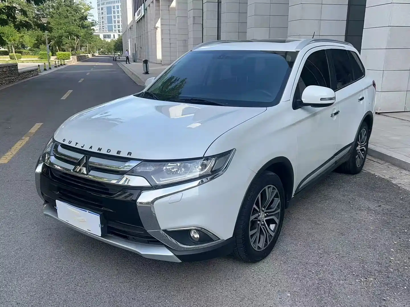MITSUBISHI OUTLANDER