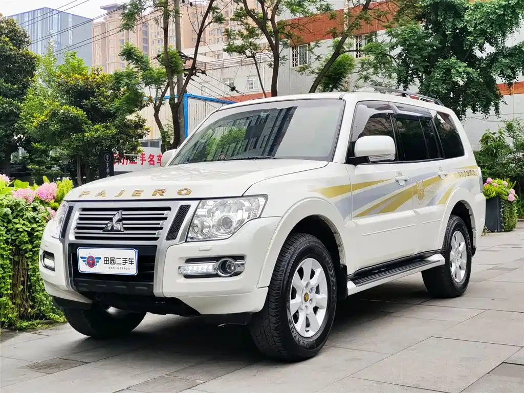 MITSUBISHI PAJERO IMPORT