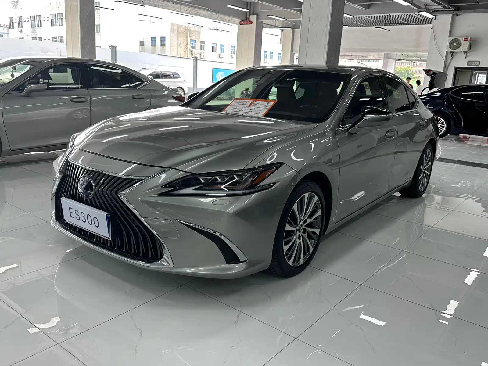 LEXUS ES