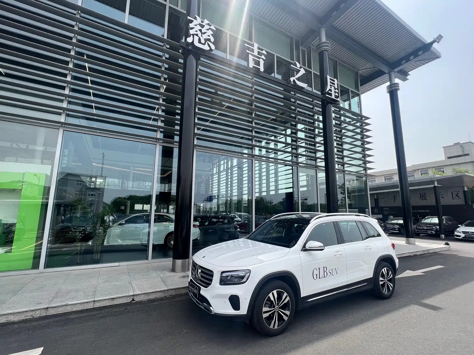 MERCEDES BENZ GLB