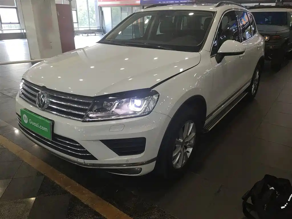VOLKSWAGEN TOUAREG