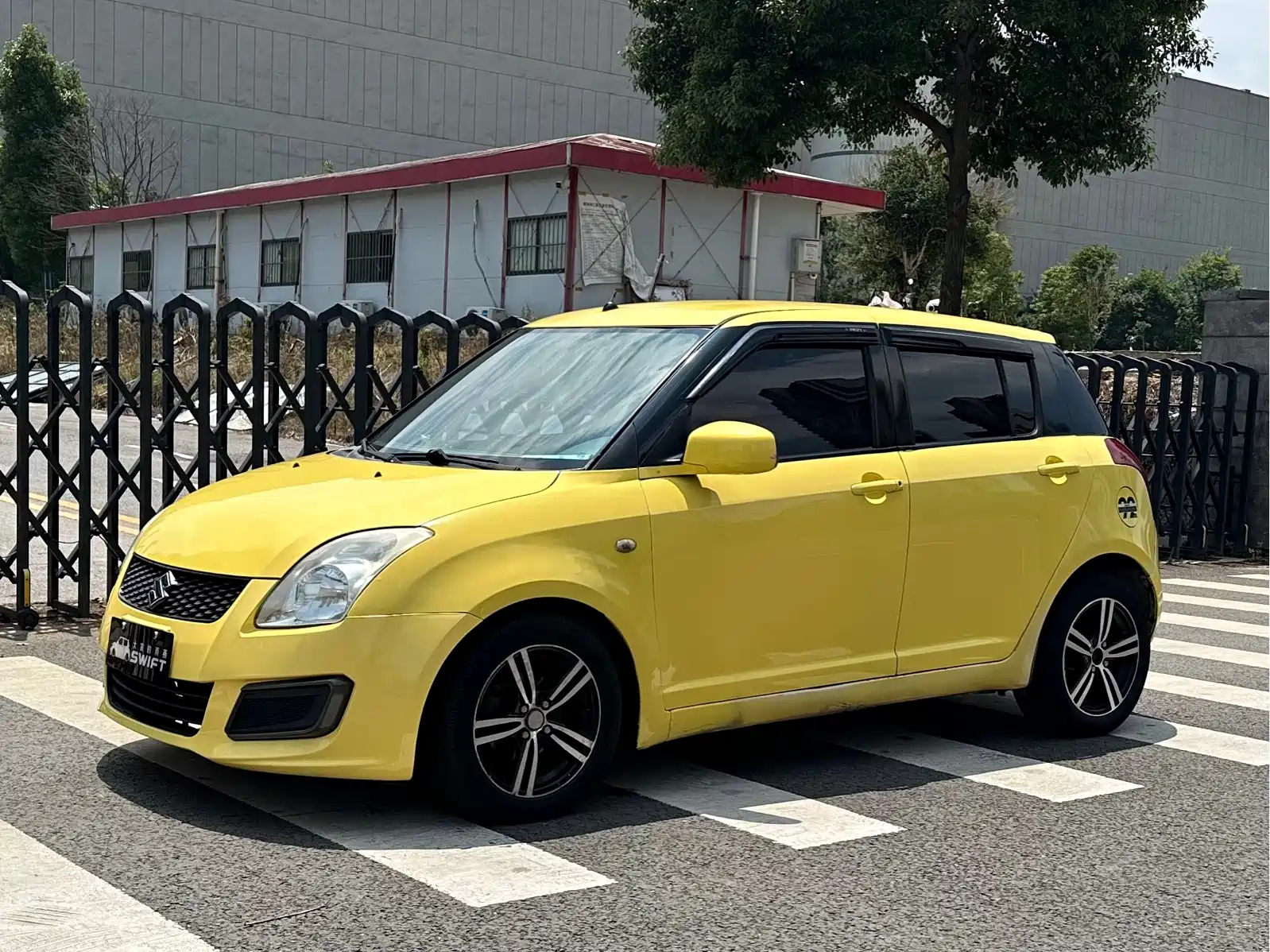 SUZUKI SWIFT