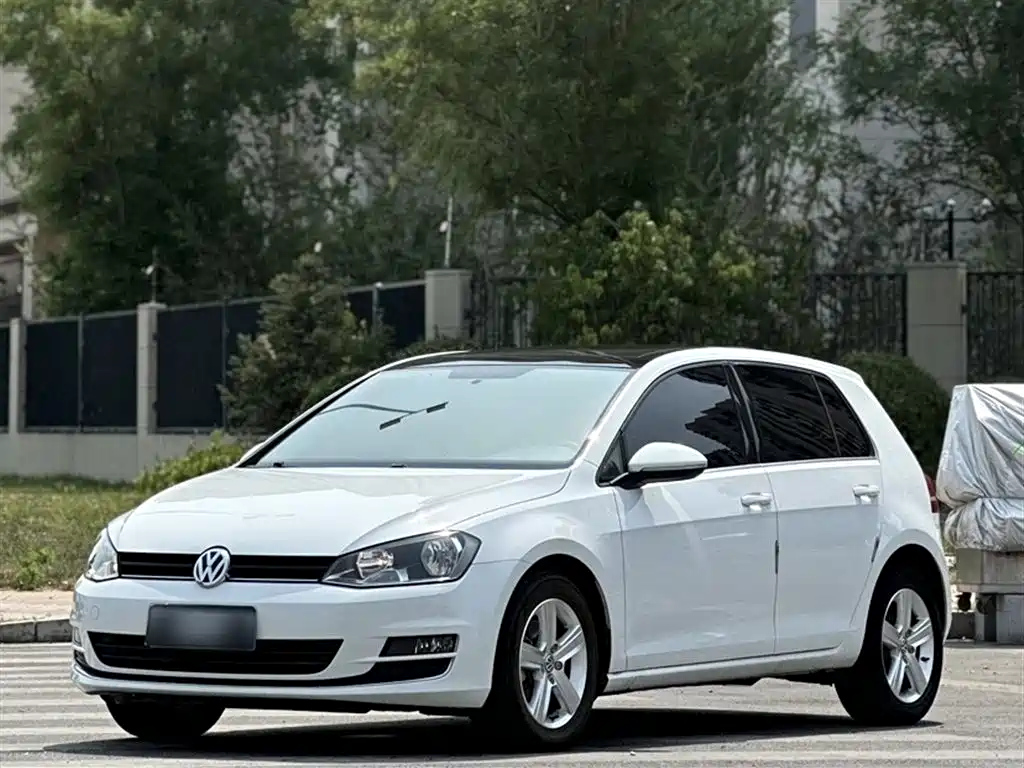 VOLKSWAGEN GOLF