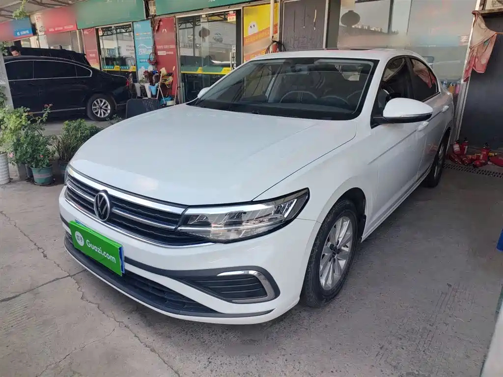 VOLKSWAGEN BORA
