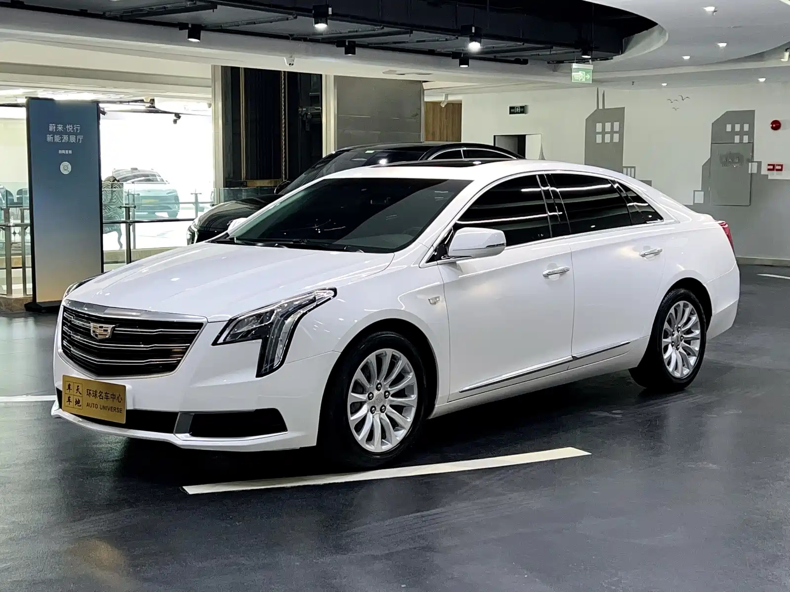 CADILLAC XTS