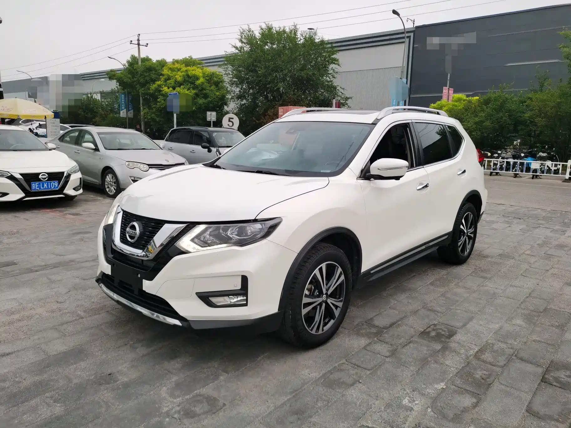 NISSAN X-TRAIL