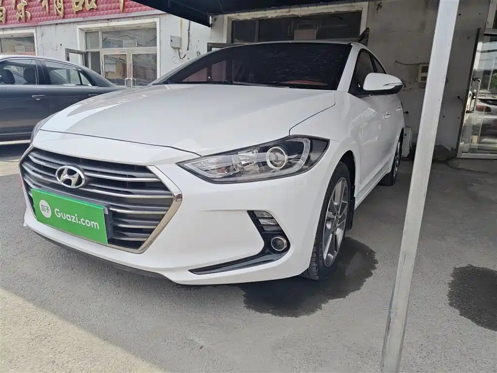 HYUNDAI ELANTRA