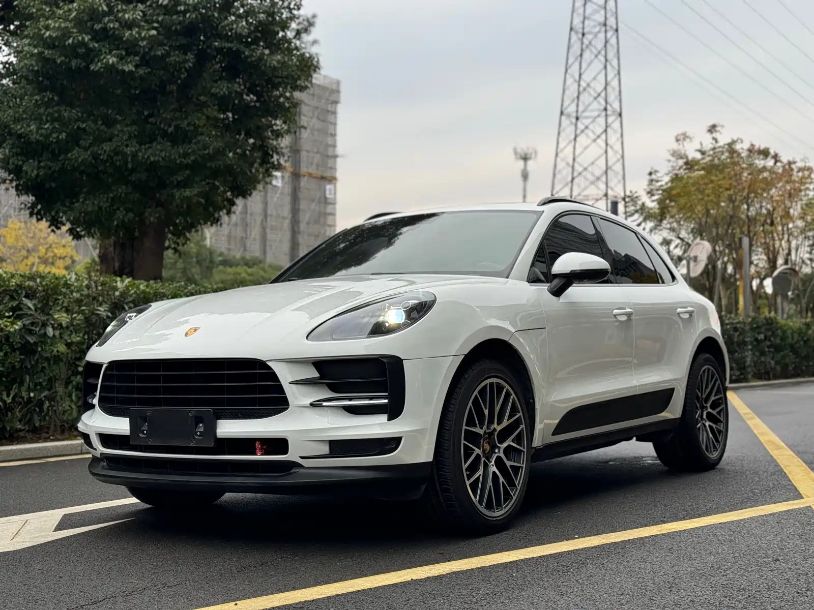 PORSCHE MACAN