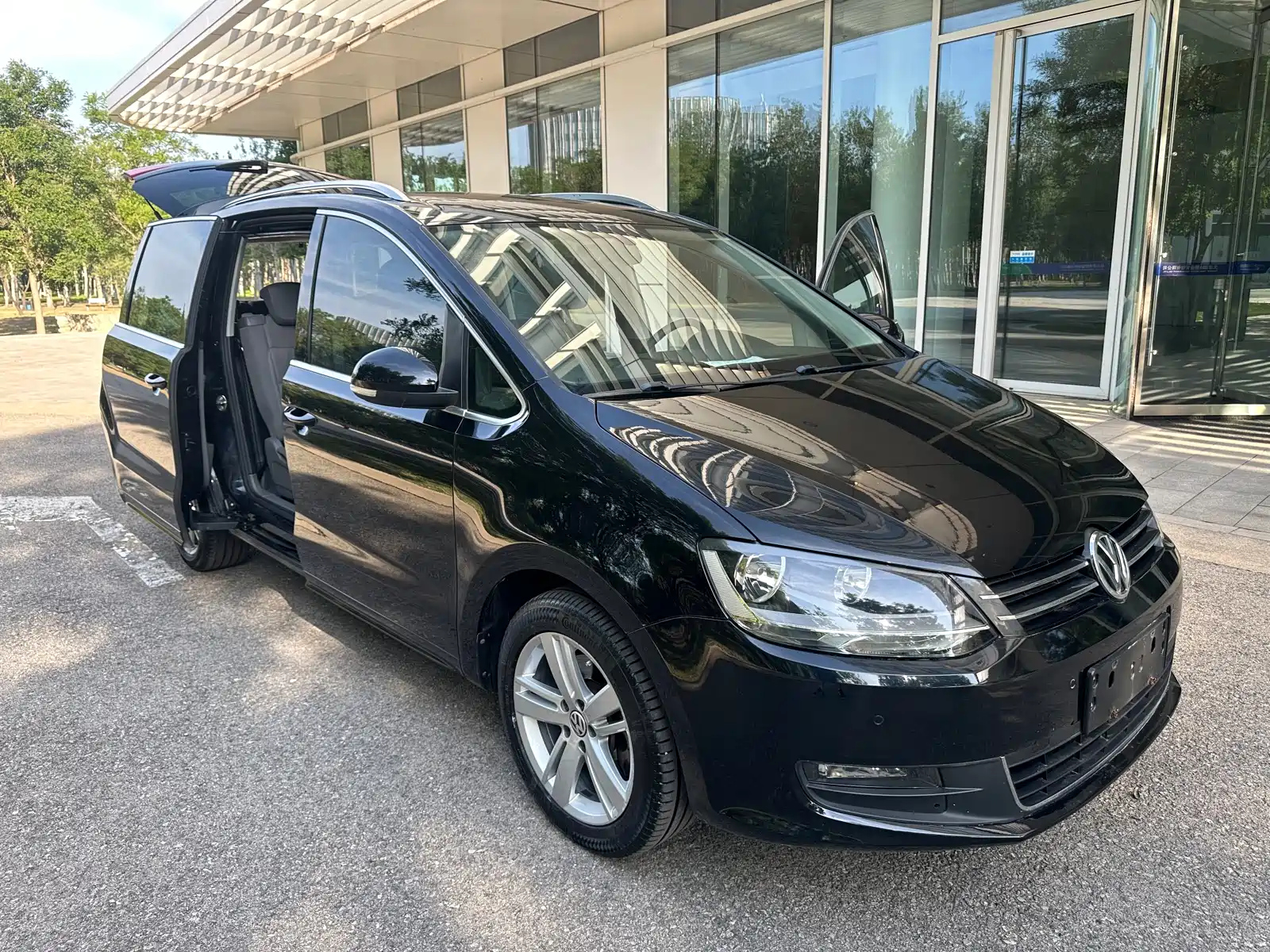 VOLKSWAGEN SHARAN