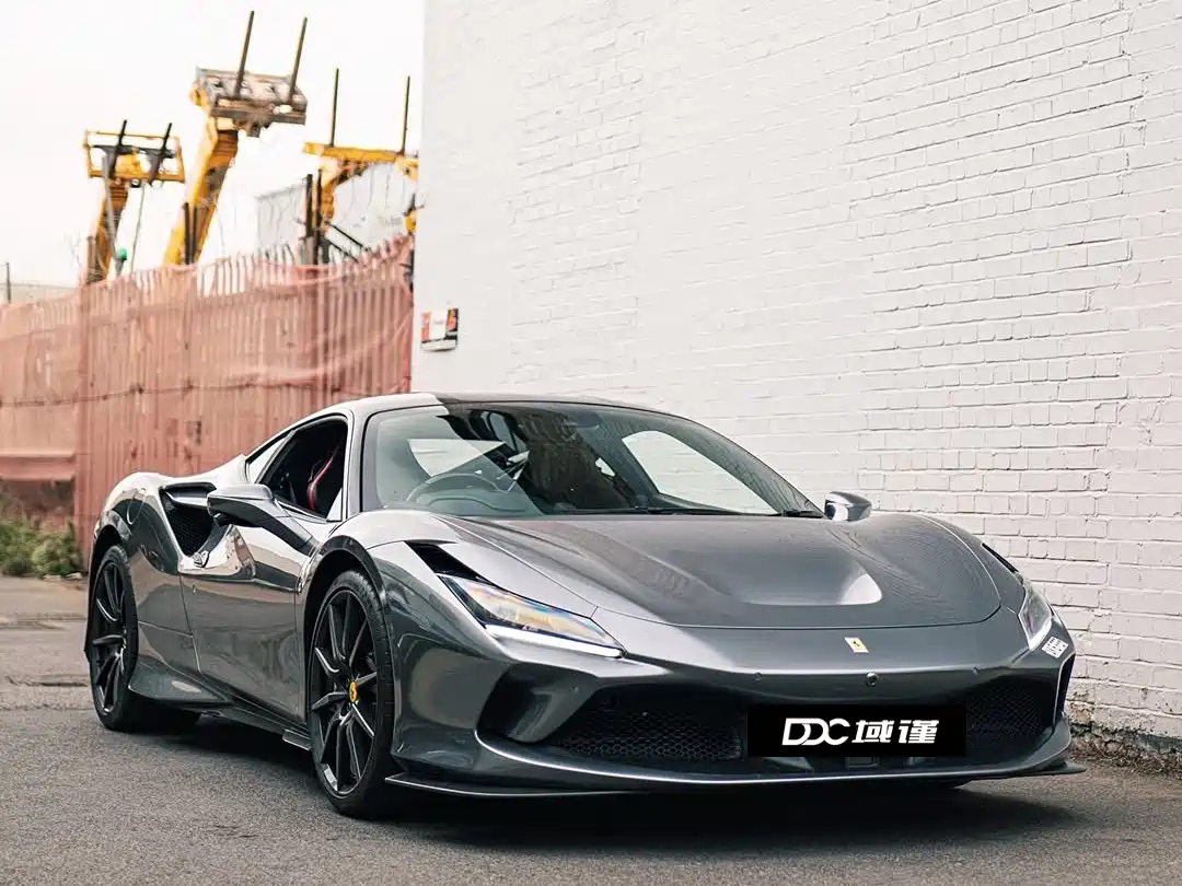 FERRARI F8
