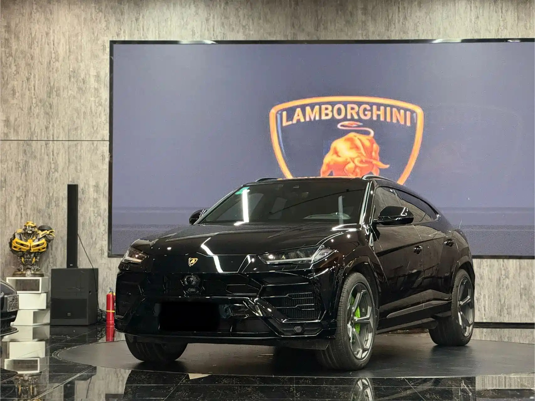 LAMBORGHINI URUS