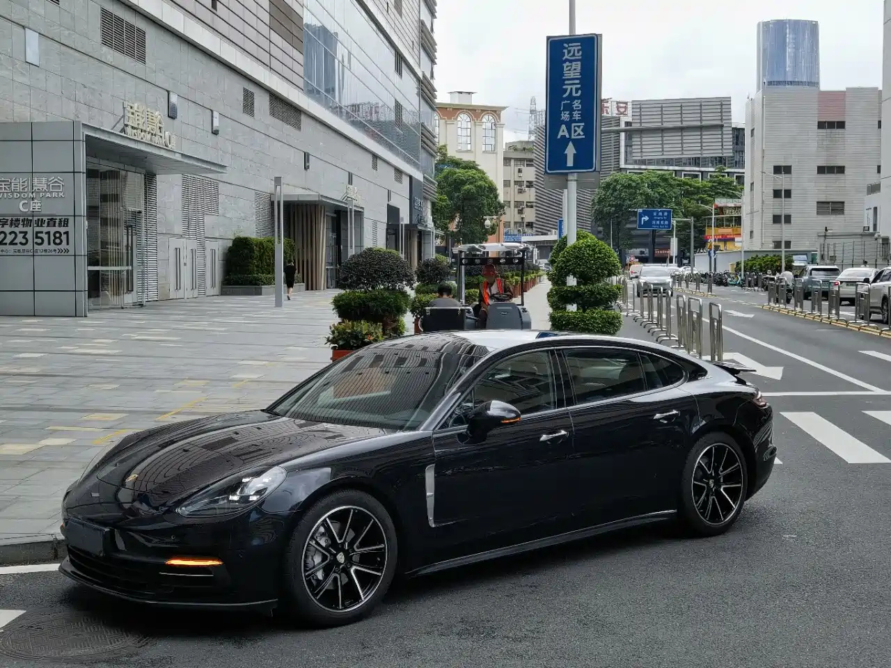 PORSCHE PANAMERA
