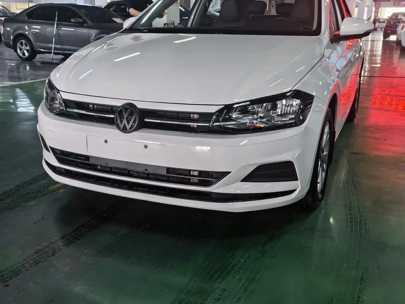 VOLKSWAGEN POLO