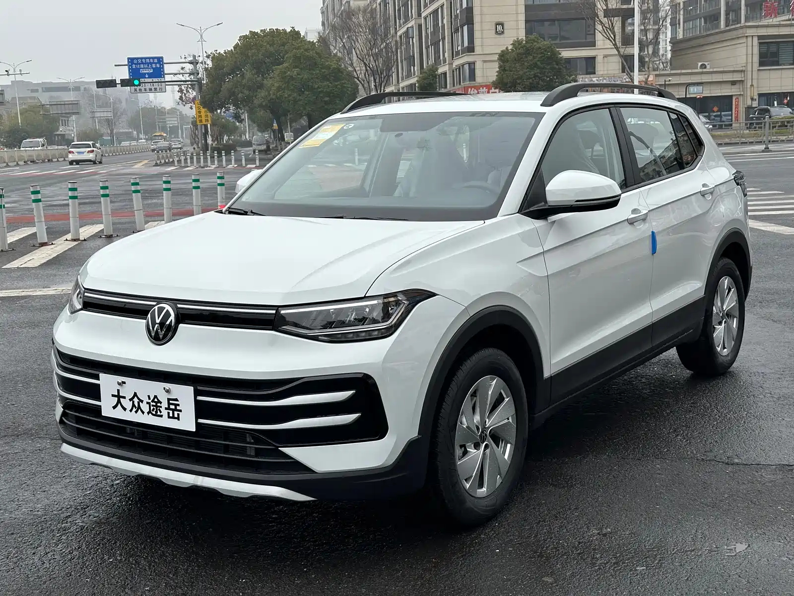 VOLKSWAGEN THARU