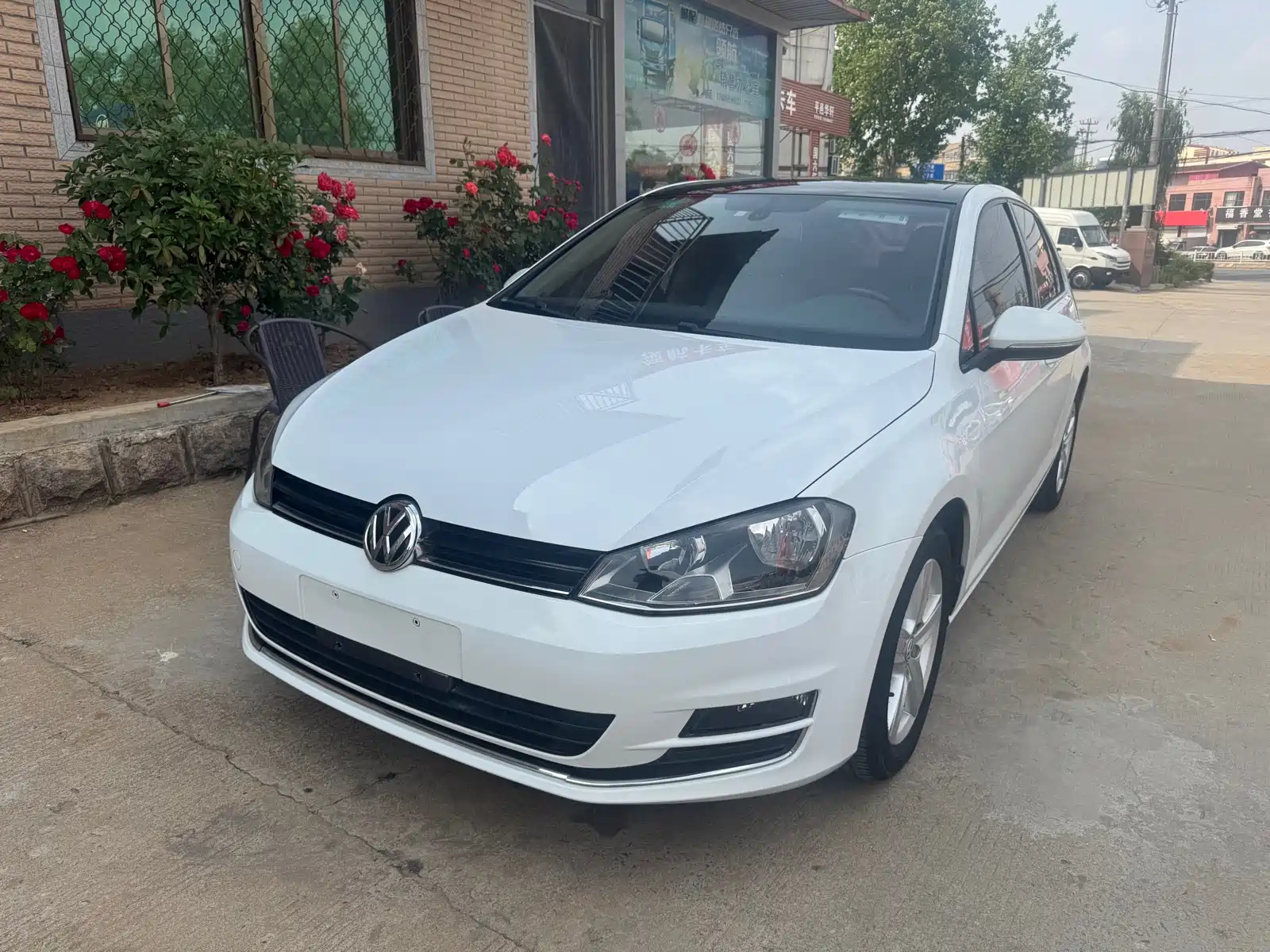 VOLKSWAGEN GOLF