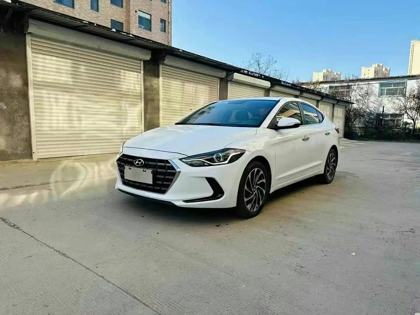 HYUNDAI ELANTRA