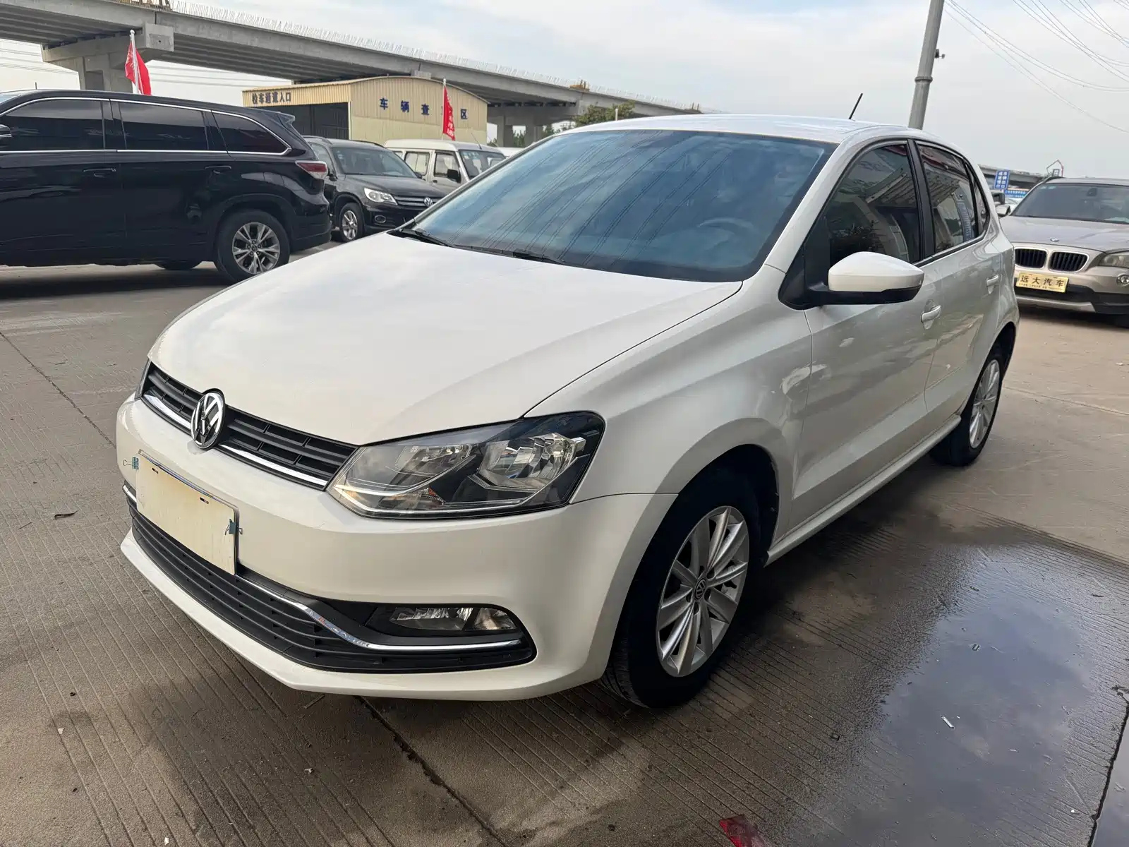 VOLKSWAGEN POLO