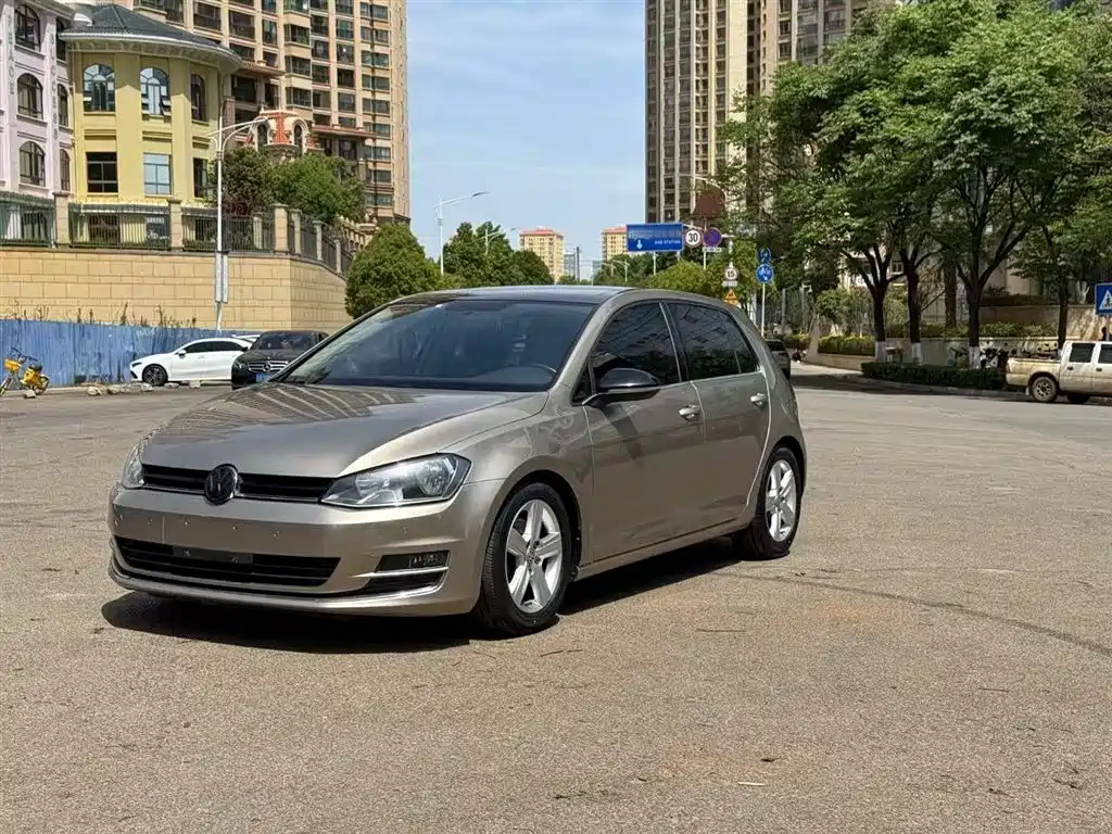 VOLKSWAGEN GOLF