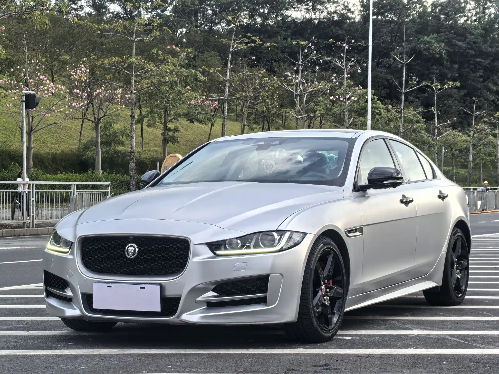 JAGUAR XE