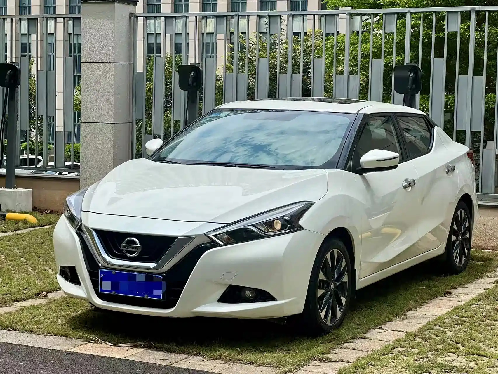 NISSAN LANNIA