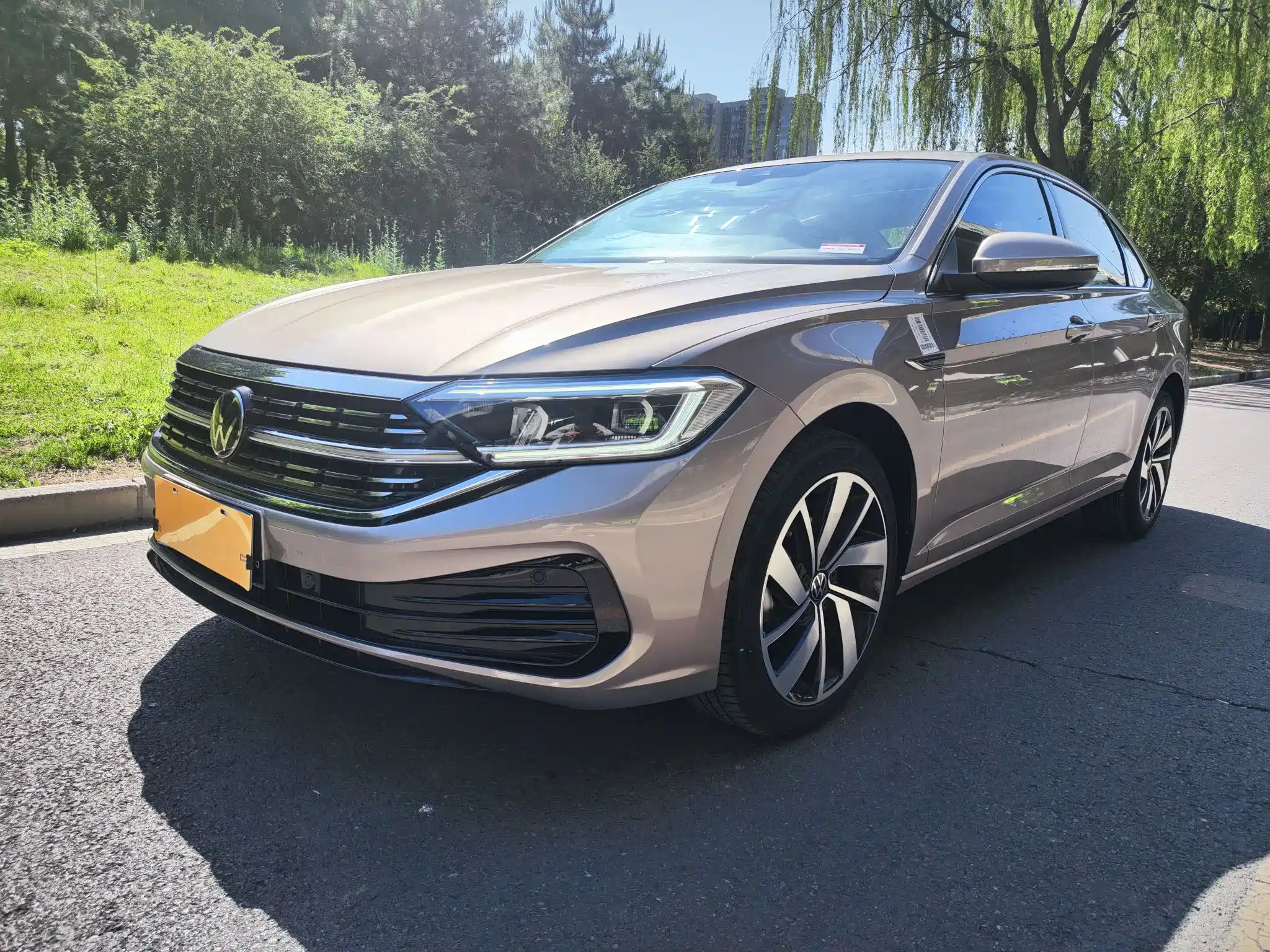 VOLKSWAGEN SAGITAR