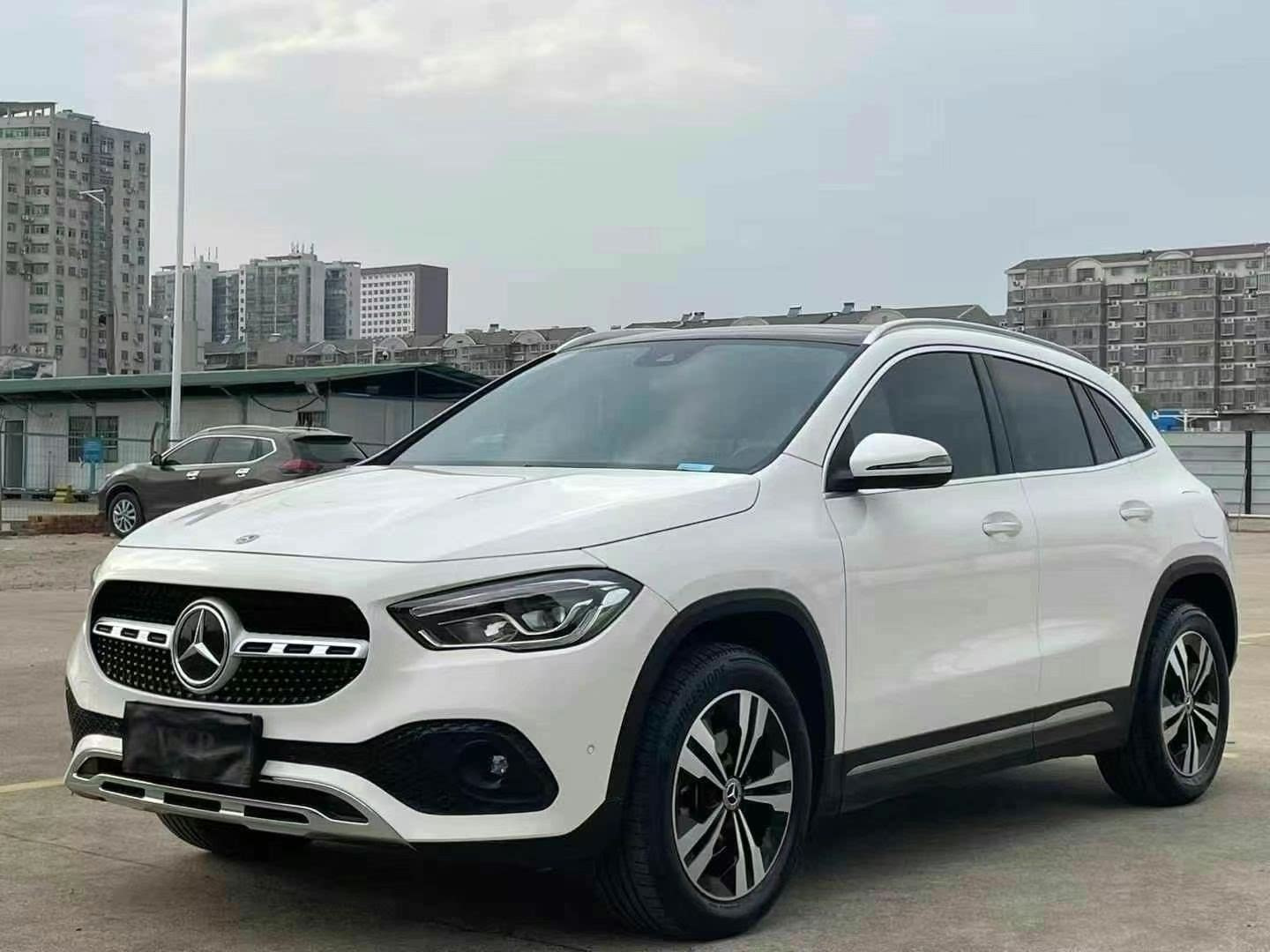 MERCEDES BENZ GLA