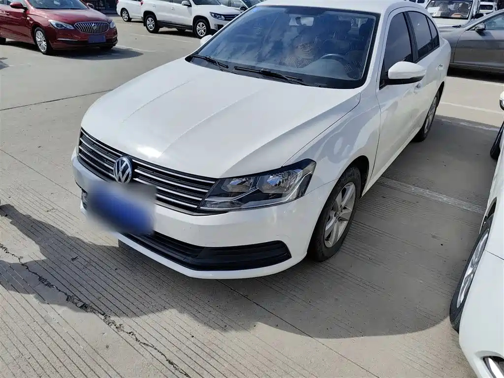 VOLKSWAGEN LAVIDA 2015