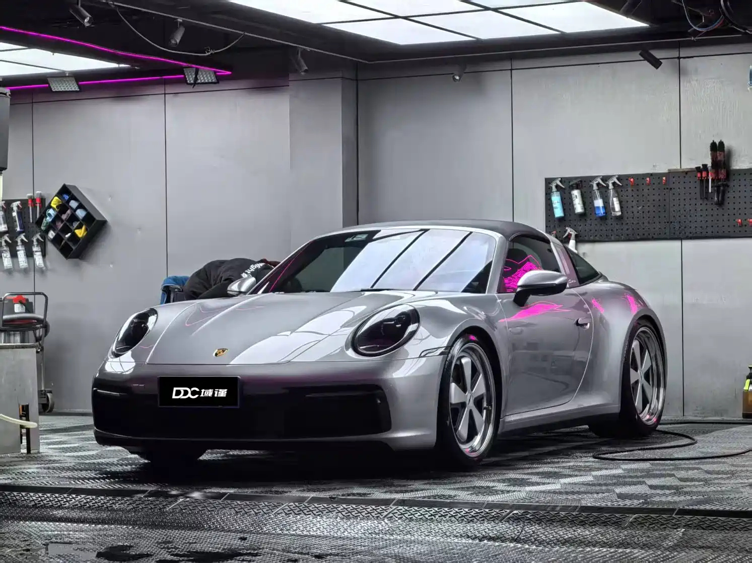 PORSCHE 911