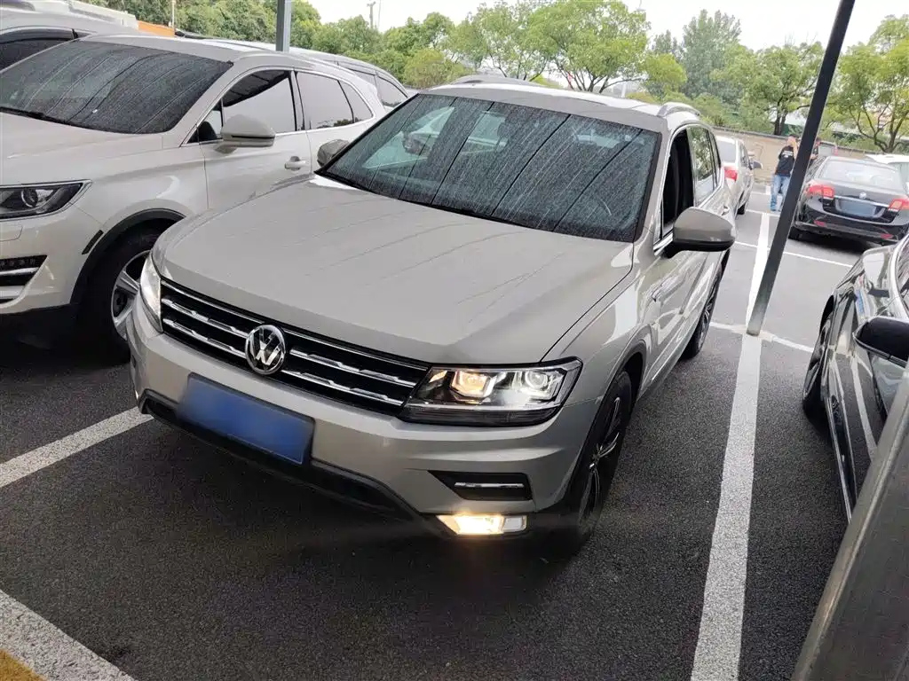 VOLKSWAGEN TIGUAN L 2020