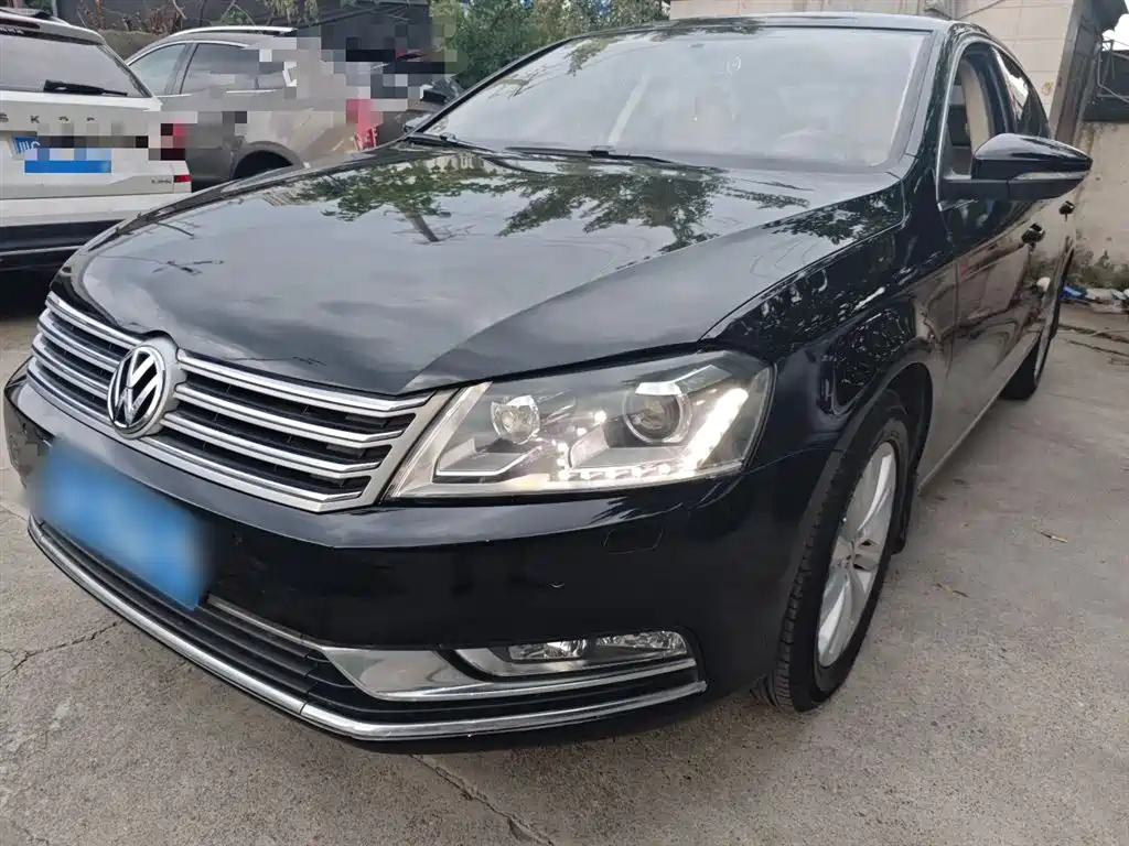 VOLKSWAGEN MAGOTAN 2013