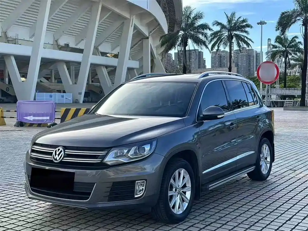 VOLKSWAGEN TIGUAN 2015
